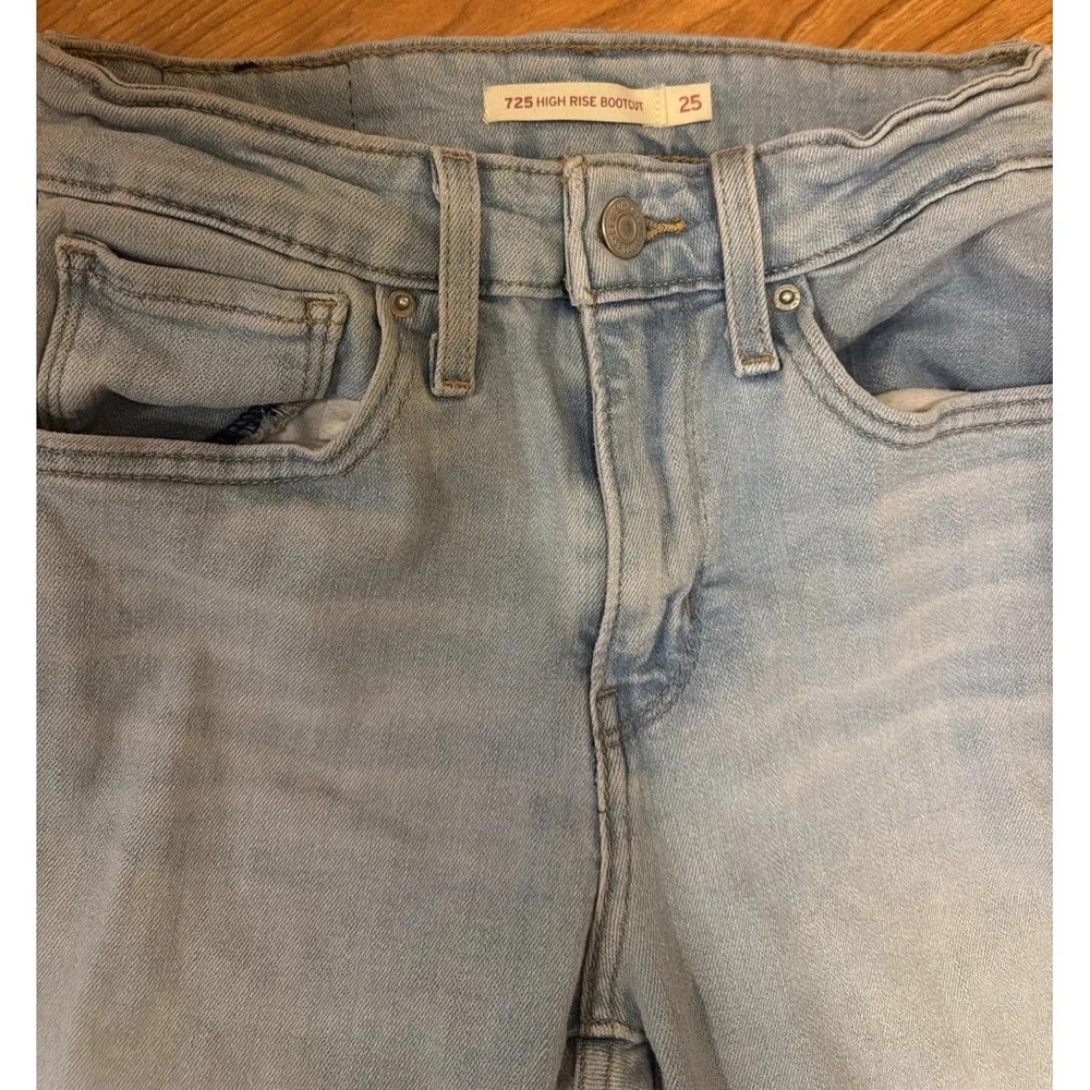 Levi's 725 High Rise Bootcut Denim Jeans  Sz 25 light wash Stretch Classic - Picture 2 of 4